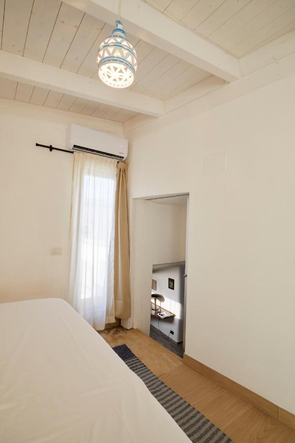 Upstairs - Skylight Apartment Lecce Ngoại thất bức ảnh
